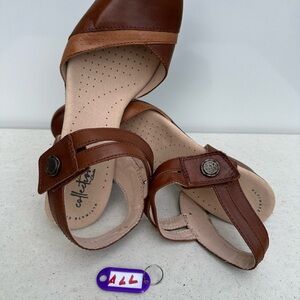 New Women’s Clarks Valarie Rally Sandals in Mahogany Size 10 Medium
